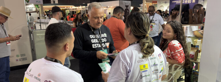 Governo de Minas divulga canal para desburocratização de serviços públicos na Semana Internacional do Café 2025