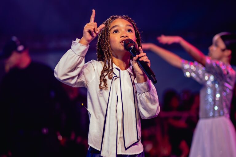 Maria Pita é a cantora mirim destaque de 2025