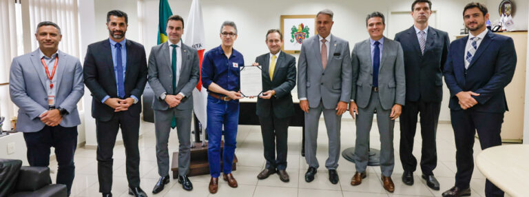 Governo de Minas firma acordo com o TJMG para agilizar leilão de veículos com impedimentos judiciais