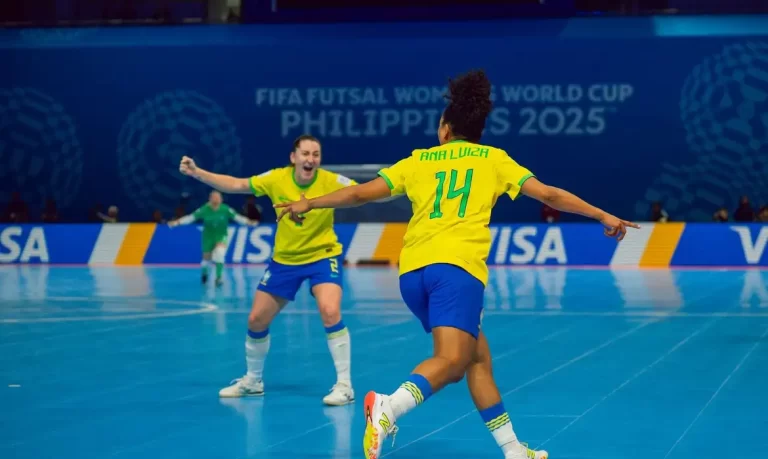 Brasil goleia Irã na estreia da Copa do Mundo de futsal feminino