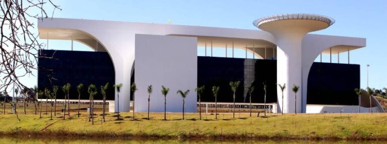 Governo de Minas publica calendário de feriados e pontos facultativos para repartições públicas estaduais em 2026