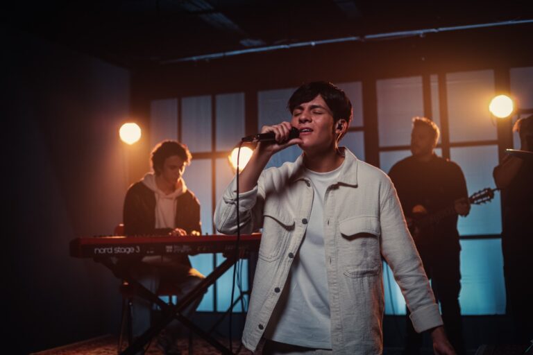 “Tu És Deus”: Welcson lança single que declara a soberania e a eternidade do Senhor