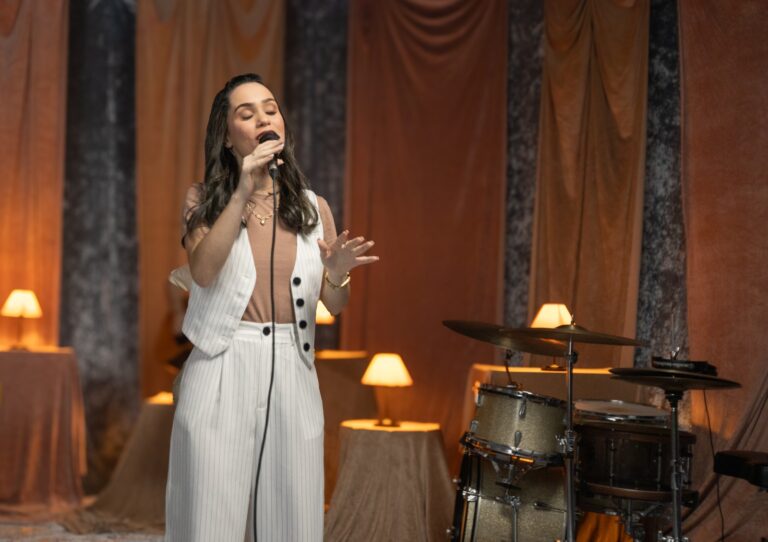 Lílian Marinho lança “Eu Amo Jesus”, seu novo single pela Uni Records