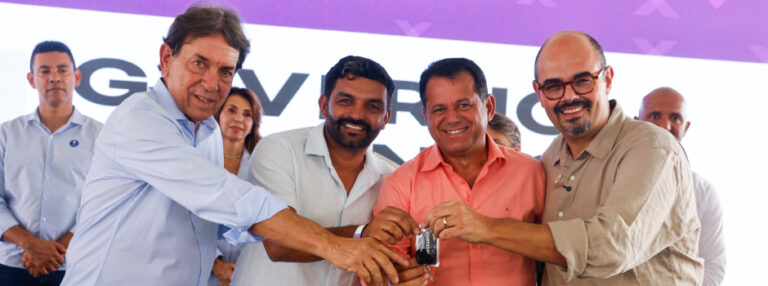 Estado entrega dez micro-ônibus para o transporte de pacientes nos vales do Jequitinhonha e Mucuri