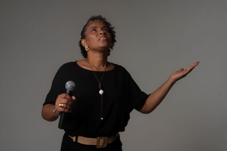 Flávia Quintino apresenta canção “Não Desanimamos” inspirada em 2 Coríntios