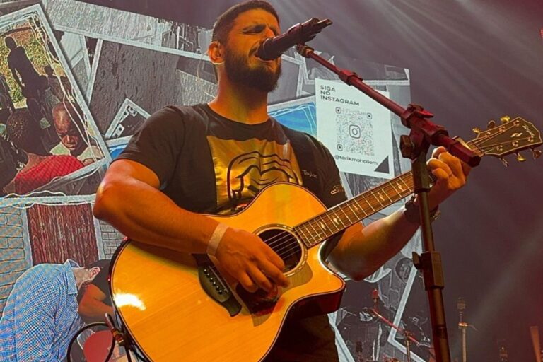 Tarik Mohallem lança novo medley numa mistura de muito rock e louvor; a terceira de 10 músicas do seu novo DVD Ao Vivo