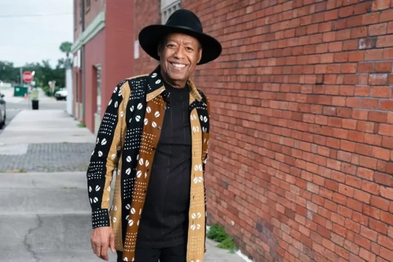 Morre o cantor americano Ron Kenoly, aos 81 anos de idade