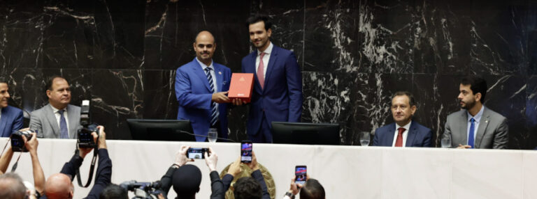 Mateus Simões é empossado governador e reforça projeto de desenvolvimento de Minas Gerais