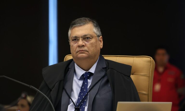 Dino defende STF e diz que Corte “acerta mais do que erra”