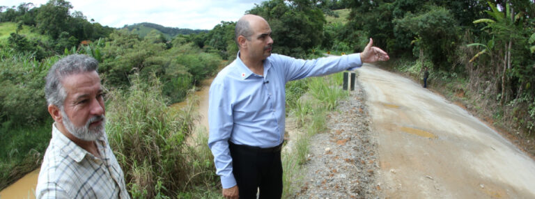 Governo de Minas vistoria trechos com erosões em rodovia da Zona da Mata