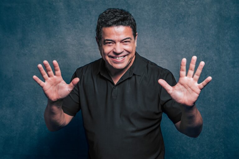 Samuel Modesto: Pastor e apresentador, une carisma e propósito na comunicação