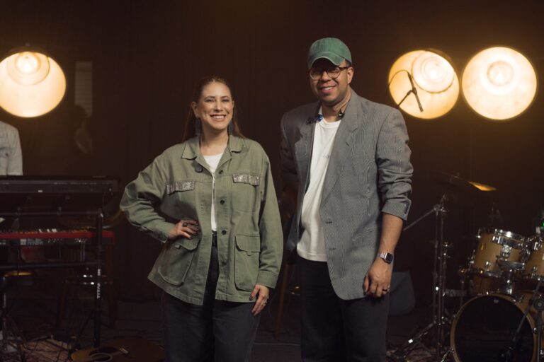 Rodrigo de Campos, collab Ana Nóbrega, lança “Marcas Em Suas Mãos”