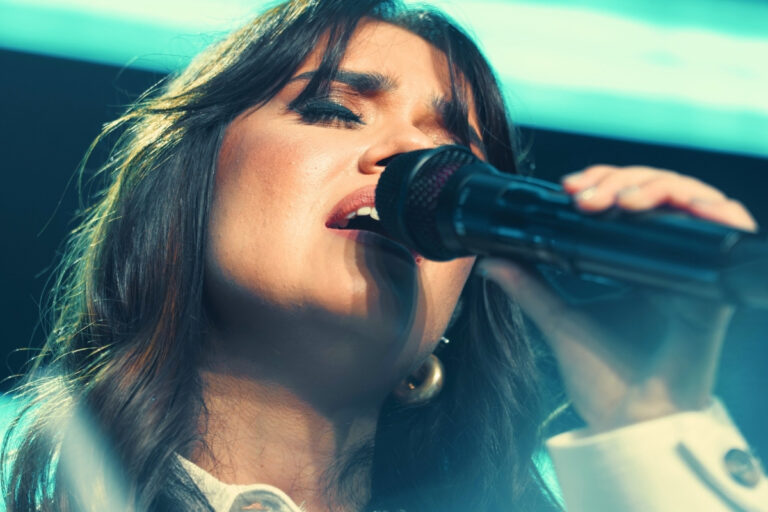 “Te Adoramos”: O Canto das Igrejas e Milena entoam a essência da adoração genuína