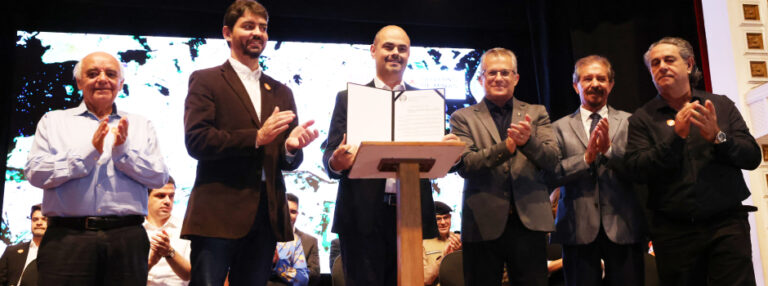 Governo de Minas transfere capital para Pouso Alegre e anuncia dois novos Colégios Tiradentes para o Sul do estado