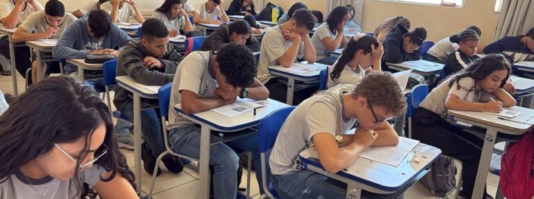 Simulado Enem 2026 mobiliza 400 mil estudantes em mais de 2 mil escolas da rede estadual