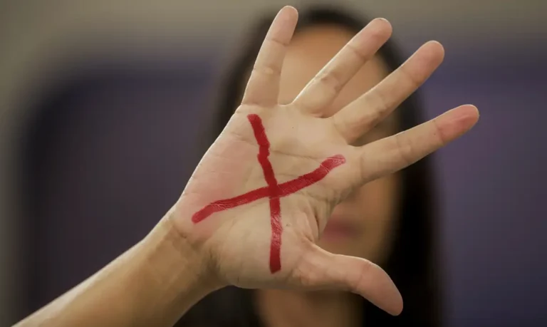 Publicadas leis que ampliam combate à violência contra as mulheres