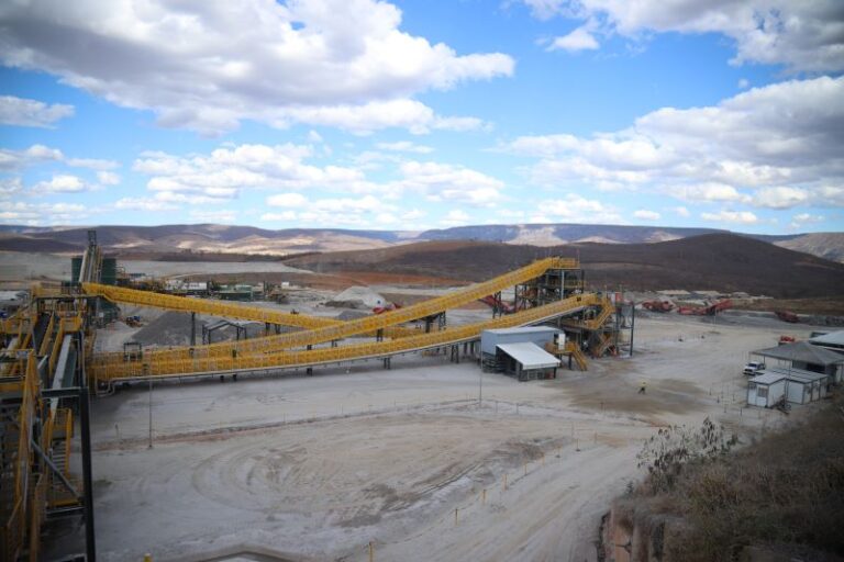 Governador vistoria conclusão das obras na MGC-354, entre Presidente Olegário e Patos de Minas