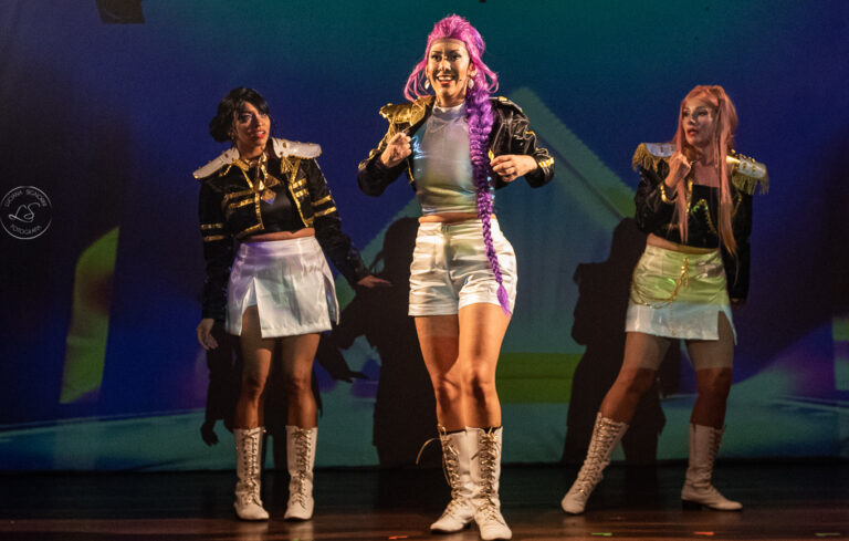 Espetáculo “Caçadoras do K-Pop” chega ao Centro Cultural de São Gonçalo do Rio Abaixo nesta quarta-feira