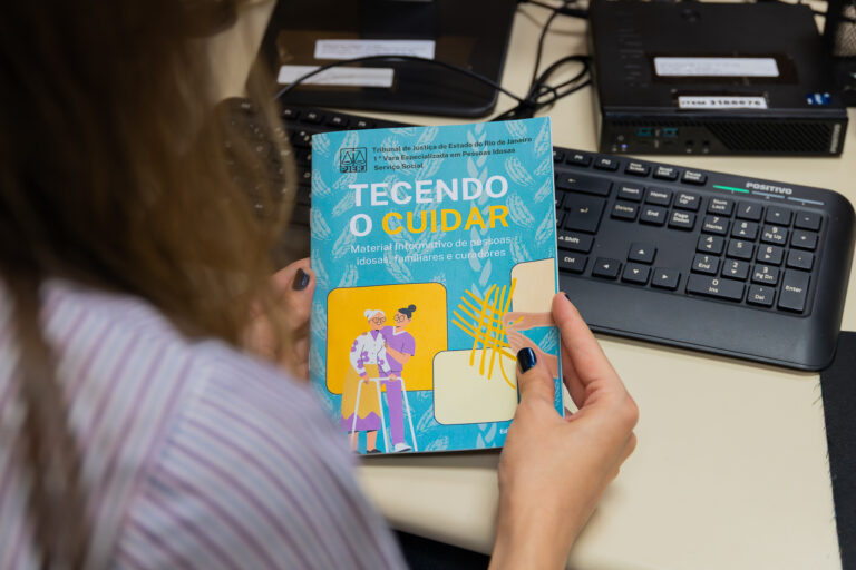 1ª Vara Especializada em Pessoas Idosas publica cartilha com orientações para cuidados no cotidiano