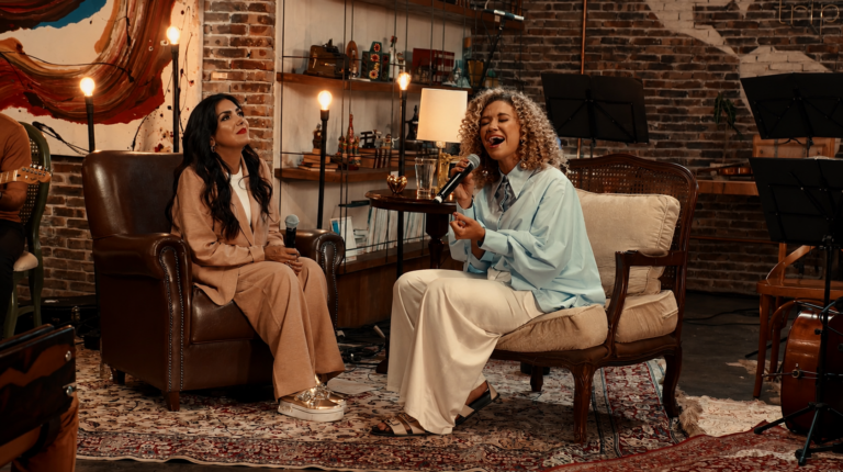Arianne e Eyshila unem gerações em nova versão de “Tira-me do Vale”