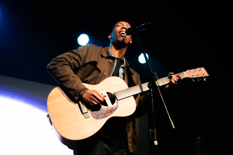 João Teixeira estreia no cenário musical com o single autoral “Primeiro Lugar”
