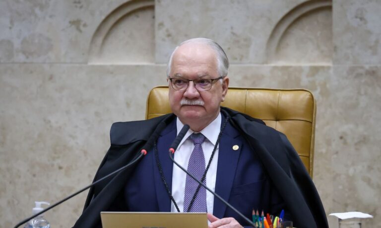 Fachin suspende decisões de Mendonça e Dino sobre diretor da PF