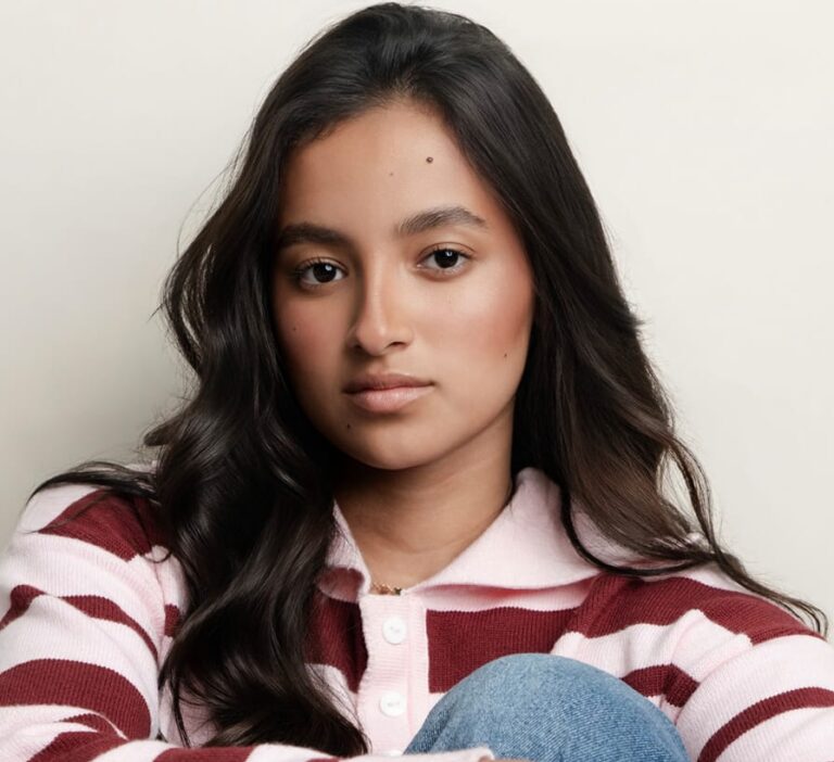 Com uma batida musical envolvente e dançante, a jovem Nicole Gomes lança a canção “Acalma a Tempestade”