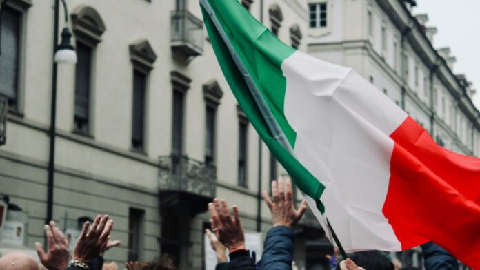 Ex-ateu se converte e passa a evangelizar em bairro de Roma, na Itália